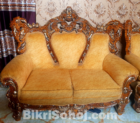 Victoria Sofa Set With Tea Table